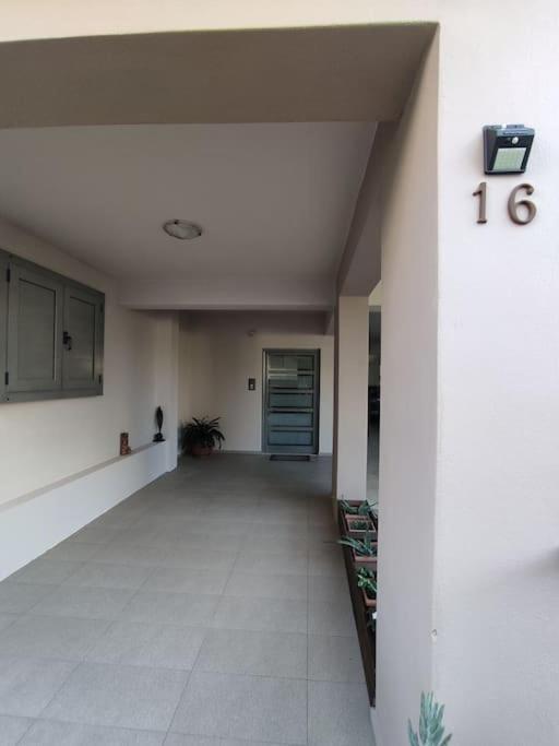 Modern Apartment Near Airport, Port & Beach Nea Alikarnassos ภายนอก รูปภาพ